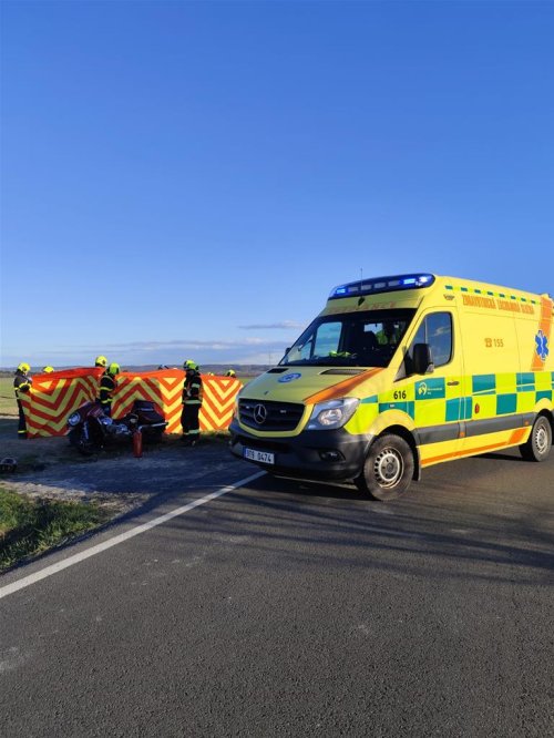 Tragická nehoda na Opavsku. Motorkář po vážném zranění na místě zemřel