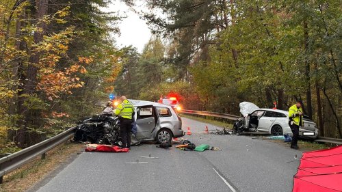Tragédie u Podolského mostu: Řidič Fordu vyjel do protisměru a zemřel po děsivém střetu tří aut