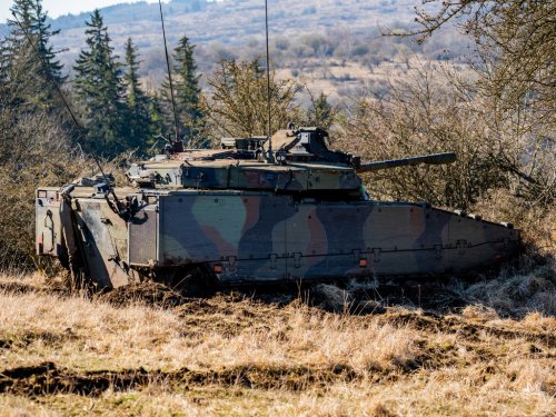 Čeští vojáci cvičili s Nizozemci na Hradišti a vyzkoušeli si nová bojová vozidla pěchoty CV90