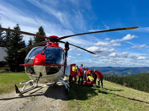 Drama v horách. Záchranáři zasahovali u těžce zraněné cyklistky v Beskydech