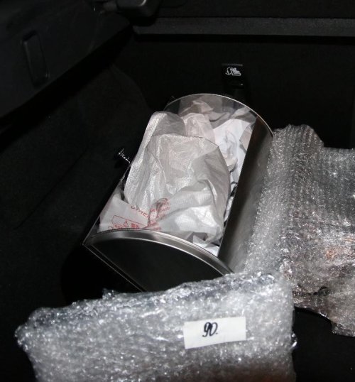 Kokain schovaný v chlebníku. Celníci na D8 odhalili kilogram drogy