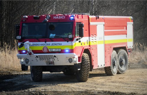 Vojenští hasiči obmění vozový park, již převzali první moderní cisterny