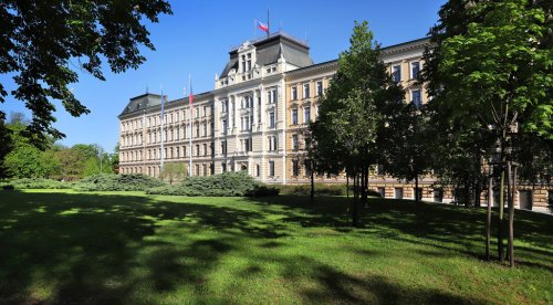 Poslanci schválili další dva zákony důležité pro obranu České republiky, nyní míří k projednání do Senátu